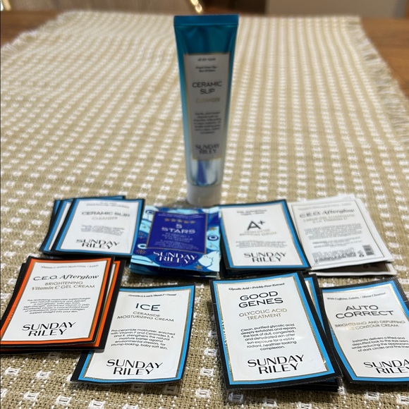 Sunday Riley Skincare Collection sample size plus ceramic slip cleanser 1 oz - Picture 1 of 1
